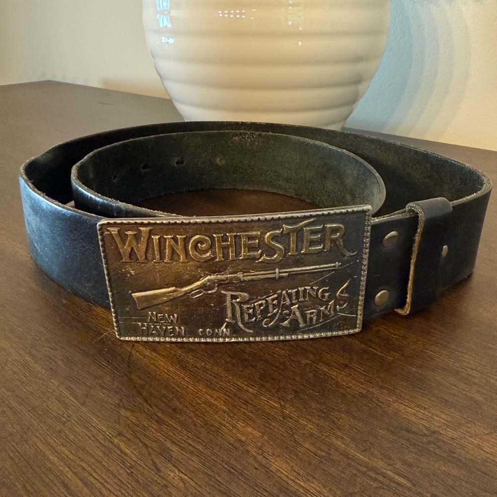 Winchester Repeating Arms Buckle w Black Leather Belt 38/40